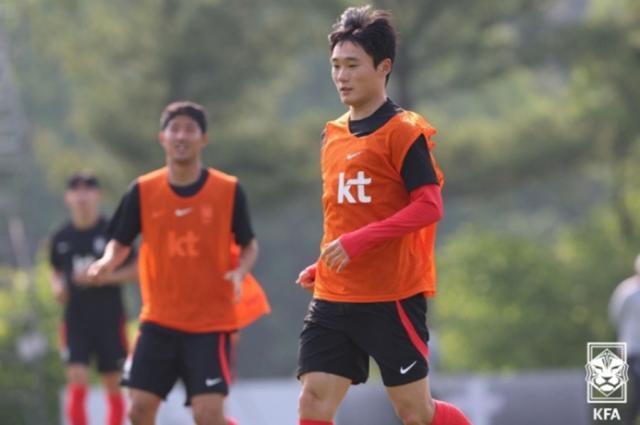 万博app-严元相因韧带损伤提前回国 韩国亚运次战重组锋线