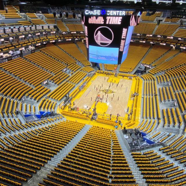 万博app-【现场】满怀感恩重返西决舞台 勇士再刮金色旋风